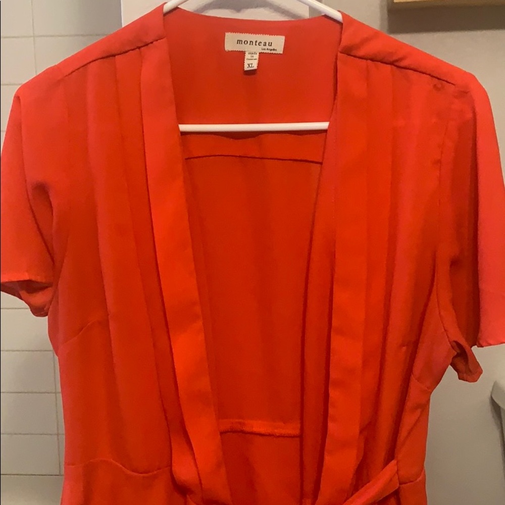 Short sleeve low cut blouse